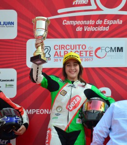 Desirée Avalos en el cajón más alto del podium de Albacete